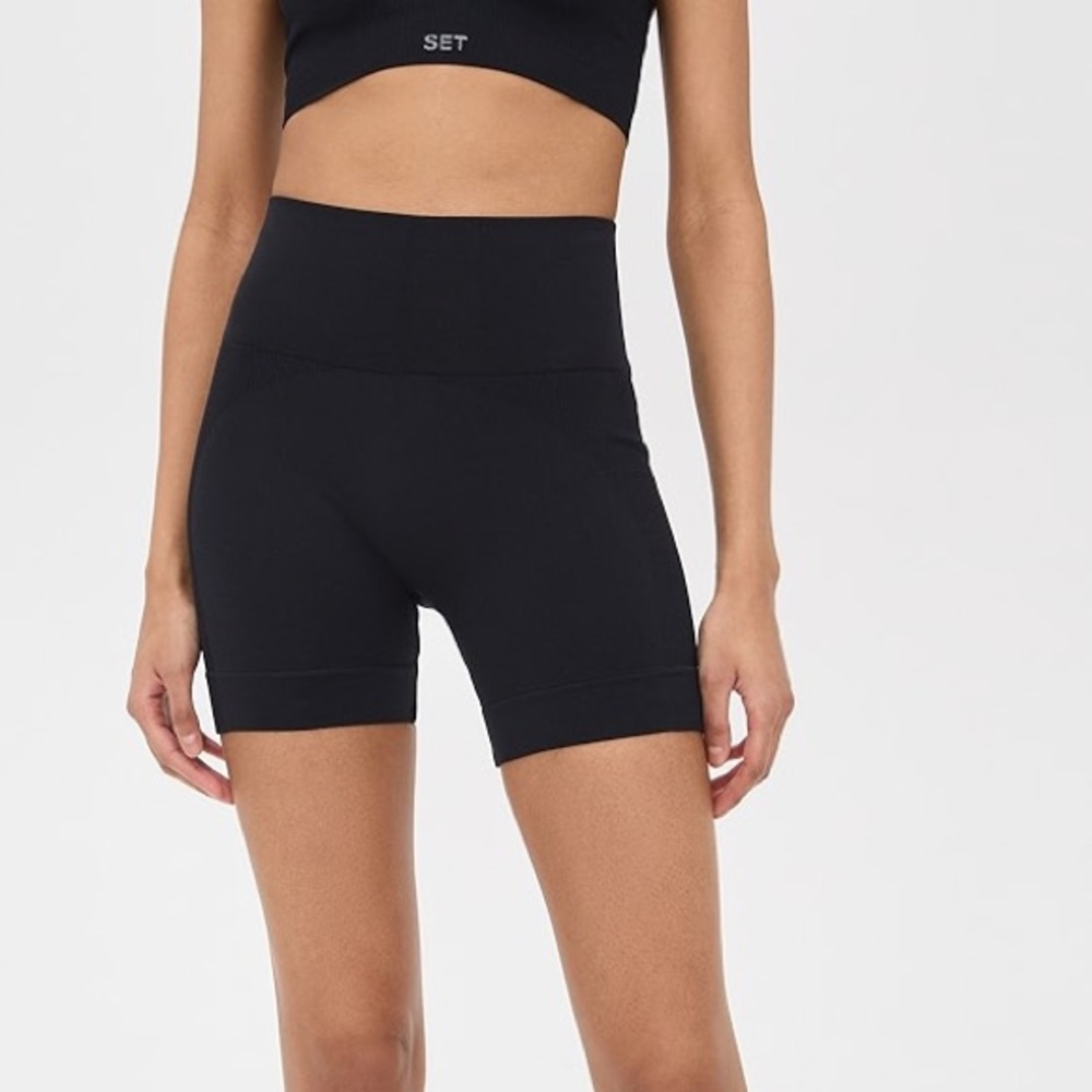 SET Active sports body black biker shorts